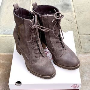 Woman’s Sonoma Nectarine High Heel Boots 
Size 8 Worn once
EXCELLENT CONDITION!